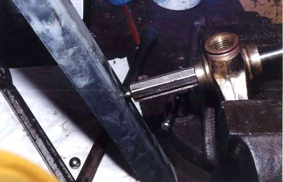 Positioning pusher bar and ball bearing