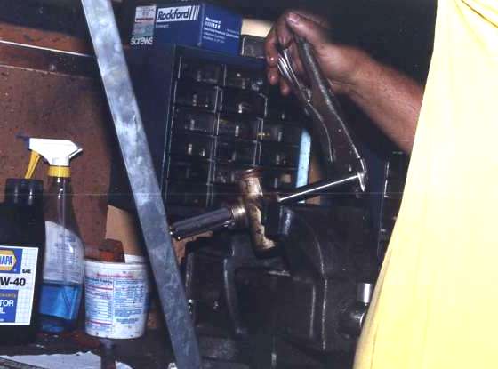 Turning the reamer by hand